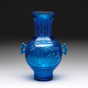 A Chinese blue Peking glass vase with Arabic inscription, Qianlong mark and possibly of the period — photo 1
