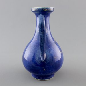 A Chinese blue poudre gold-painted jug, Kangxi, ca. 1700 — foto 6