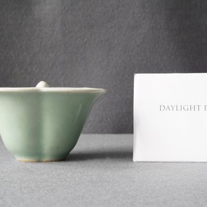 A Chinese blue, white and celadon-glazed 'Lu Hong Jian' puzzle or trick cup, Qianlong — 照片 10