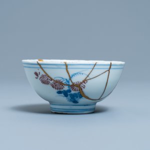 A Chinese blue, white and copper red bowl with kintsugi repair, Chenghua mark, Kangxi — 照片 6