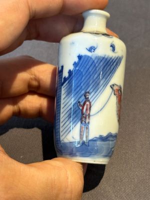A Chinese blue, white and copper-red 'camel' snuff bottle, dragon mark, 19th C. — photo 5
