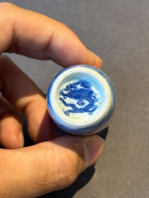 A Chinese blue, white and copper-red 'camel' snuff bottle, dragon mark, 19th C. — photo 7