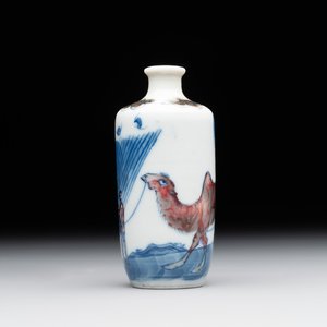 A Chinese blue, white and copper-red 'camel' snuff bottle, dragon mark, 19th C. — photo 1