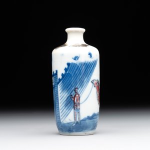 A Chinese blue, white and copper-red 'camel' snuff bottle, dragon mark, 19th C. — photo 4