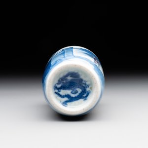 A Chinese blue, white and copper-red 'camel' snuff bottle, dragon mark, 19th C. — photo 6