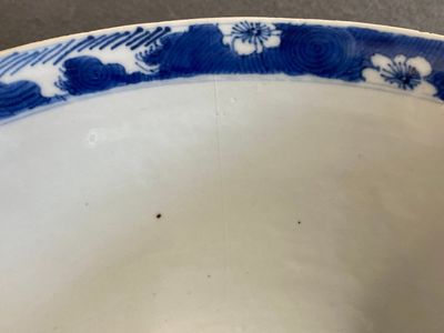 A Chinese blue, white and copper-red 'carps' bowl, Kangxi — 照片 10