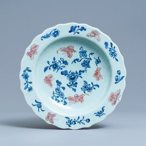 A Chinese blue, white and copper red celadon-ground dish, Qianlong mark and of the period — 照片 1