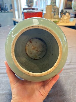 A Chinese blue, white and copper-red celadon-ground 'dragon and phoenix' vase, Kangxi — foto 5