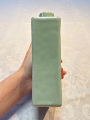 A Chinese blue, white and copper-red celadon-ground tea caddy with floral and bamboo design, Qianlong mark and of the period — photo 2