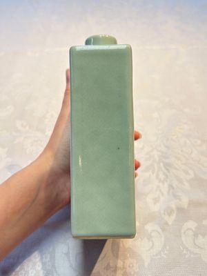 A Chinese blue, white and copper-red celadon-ground tea caddy with floral and bamboo design, Qianlong mark and of the period — photo 4