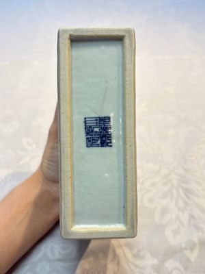 A Chinese blue, white and copper-red celadon-ground tea caddy with floral and bamboo design, Qianlong mark and of the period — photo 6