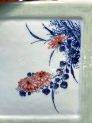 A Chinese blue, white and copper-red celadon-ground tea caddy with floral and bamboo design, Qianlong mark and of the period — photo 9