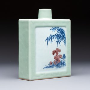 A Chinese blue, white and copper-red celadon-ground tea caddy with floral and bamboo design, Qianlong mark and of the period — photo 1
