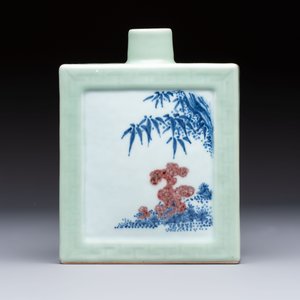A Chinese blue, white and copper-red celadon-ground tea caddy with floral and bamboo design, Qianlong mark and of the period — photo 2
