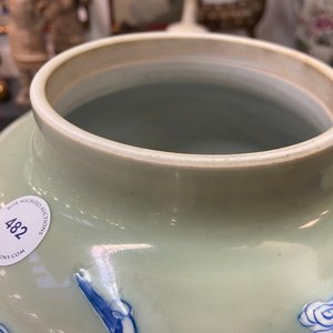 A Chinese blue, white and copper-red celadon-ground vase, Kangxi — 照片 12