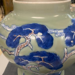 A Chinese blue, white and copper-red celadon-ground vase, Kangxi — 照片 17
