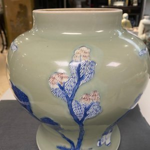 A Chinese blue, white and copper-red celadon-ground vase, Kangxi — 照片 23