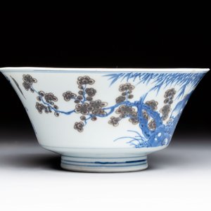 A Chinese blue, white and copper-red conical bowl, Qianlong mark and of the period — photo 4