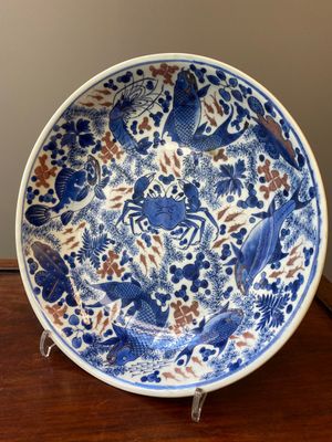 A Chinese blue, white and copper red 'crab and fish' dish, Kangxi — 照片 2