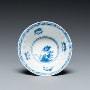 A Chinese blue, white and copper-red cup and saucer, Kangxi — photo 8