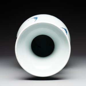 A Chinese blue, white and copper-red 'deer and pine tree' vase, Qianlong — photo 5