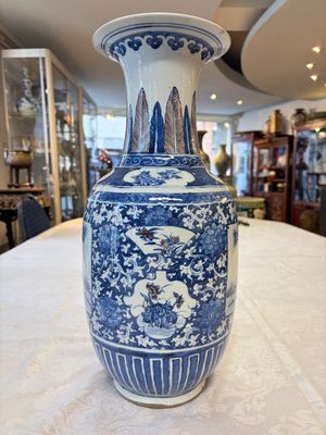 A Chinese blue, white and copper-red 'Deer' vase, 19th C. — foto 4