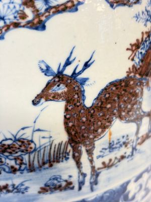 A Chinese blue, white and copper-red 'Deer' vase, 19th C. — foto 6