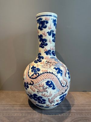 A Chinese blue, white and copper-red 'dragon and phoenix' vase, 19th C. — photo 1