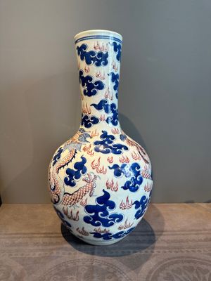 A Chinese blue, white and copper-red 'dragon and phoenix' vase, 19th C. — photo 4