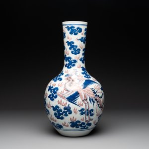 A Chinese blue, white and copper-red 'dragon and phoenix' vase, 19th C. — photo 3