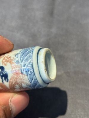 A Chinese blue, white and copper-red 'dragon' snuff bottle, 19th C. — 照片 7