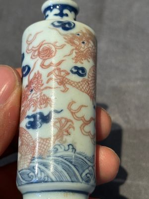 A Chinese blue, white and copper-red 'dragon' snuff bottle, 19th C. — 照片 9