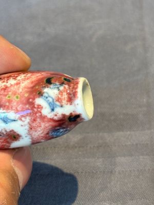 A Chinese blue, white and copper-red 'dragon' snuff bottle, Chenghua mark, 18th C. — photo 7