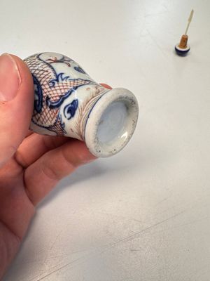 A Chinese blue, white and copper-red 'Dragon' snuff bottle — photo 9