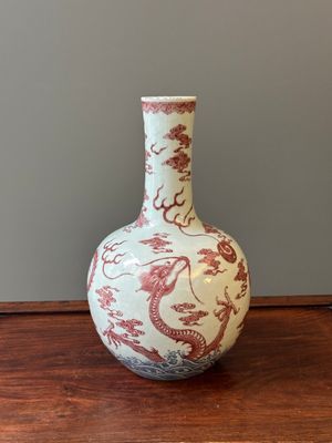A Chinese blue, white and copper-red 'dragon' tianqiu ping' vase, 18th C. — photo 2