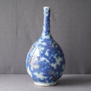 A Chinese blue, white and copper red 'dragon' vase, Qianlong/Jiaqing — photo 10