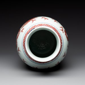 A Chinese blue, white and copper-red 'dragon' vase, Qianlong — photo 4