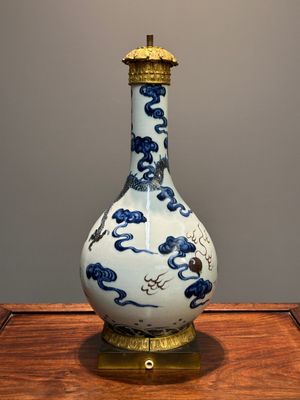 A Chinese blue, white and copper-red 'dragon' vase with gilt bronze mounts, 18th C. — 照片 3