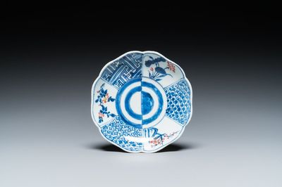 A Chinese blue, white and copper-red flower-shaped ko-sometsuke 'Yin and Yang' bowl for the Japanese market, Tianqi/Chongzhen — photo 1