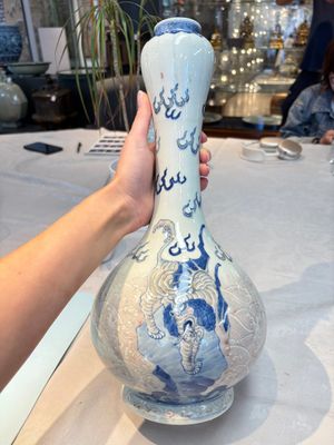 A Chinese blue, white and copper-red garlic-mouth vase with mythical animals, Kangxi mark, 19th C. — photo 4