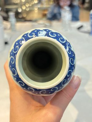 A Chinese blue, white and copper-red garlic-mouth vase with mythical animals, Kangxi mark, 19th C. — photo 10