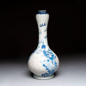 A Chinese blue, white and copper-red garlic-mouth vase with mythical animals, Kangxi mark, 19th C. — photo 5