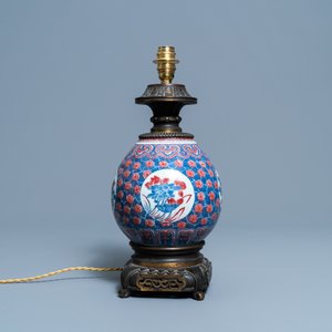 A Chinese blue, white and copper red gilt bronze lamp-mounted vase, 19th C. — photo 4
