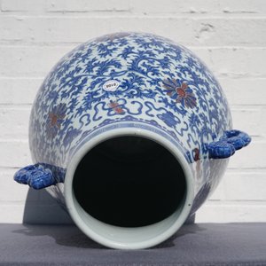 A Chinese blue, white and copper red 'hu' vase, Qianlong mark, 19/20th C. — photo 12