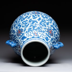 A Chinese blue, white and copper-red 'hu' vase with lotus scrolls, Qianlong mark, 19th C. — photo 5