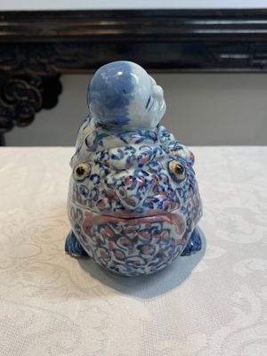 A Chinese blue, white and copper-red 'Liuhai on the three-legged toad' censer and cover, 19th C. — foto 5