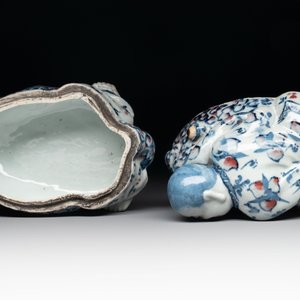 A Chinese blue, white and copper-red 'Liuhai on the three-legged toad' censer and cover, 19th C. — foto 6