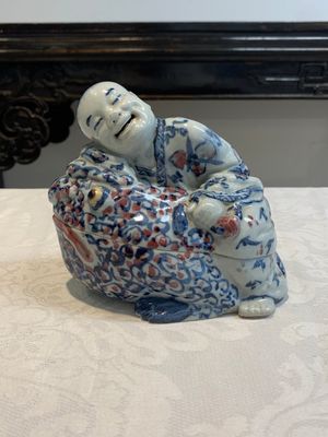 A Chinese blue, white and copper-red 'Liuhai on the three-legged toad' censer and cover, 19th C. — photo 2