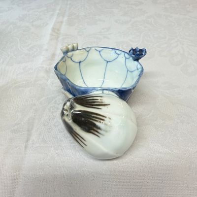 A Chinese blue, white and copper-red lotus-form water dropper — photo 3