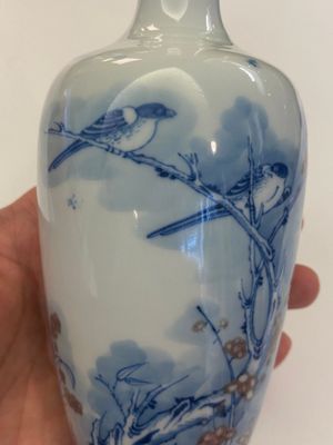 A Chinese blue, white and copper-red 'magpie and prunus' vase, Kangxi mark, 19/20th C. — 照片 7